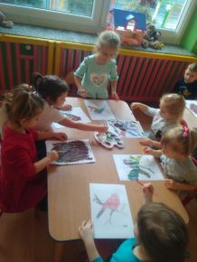 Praca plastyczna Ptaki w wykonaniu najmłodszej grupy. 