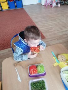 4-latki robią pyszne i zdrowe kanapki