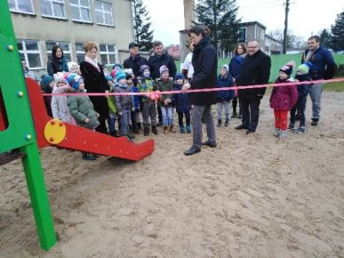 Uroczyste otwarcie placu zabaw. 