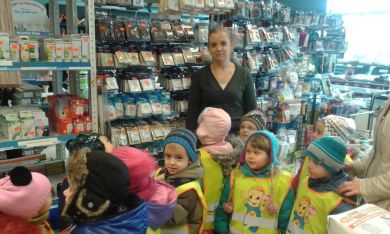Poznajemy różne zawody - jesteśmy z wizytą w sklepie spożywczym oraz w sklepie z materiałami budowlanymi