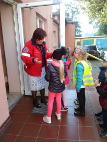 Wycieczka najstarszej grupy do stacji pogotowia ratunkowego
