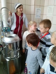 Poznajemy pracę kucharki przedszkolnej i urządzenia wykorzystywane w jej pracy