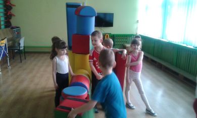 Zabawy w sali gimnastycznej
