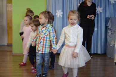 DZIEŃ BABCI I DZIADKA - UROCZYSTOŚĆ W GRUPIE MALUSZKÓW