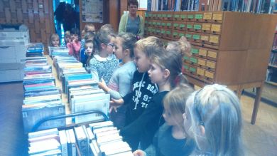 Grupa BIEDRONEK z wizytą w Bibliotece