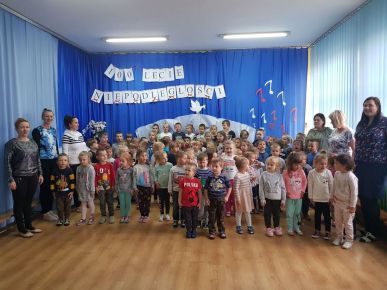 DOKŁADNIE O 11.11 STANĘLIŚMY WSZYSCY DO HYMNU NARODOWEGO