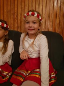 NAJSTARSZE GRUPY WZIĘŁY UDZIAŁ W ŚPIEWANIU PIEŚNI PATRIOTYCZNYCH W DOMU KULTURY